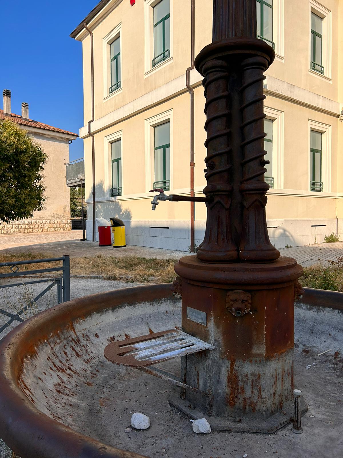 Fontana in ghisa - FÙNTANA DE RU BURVATÙRE