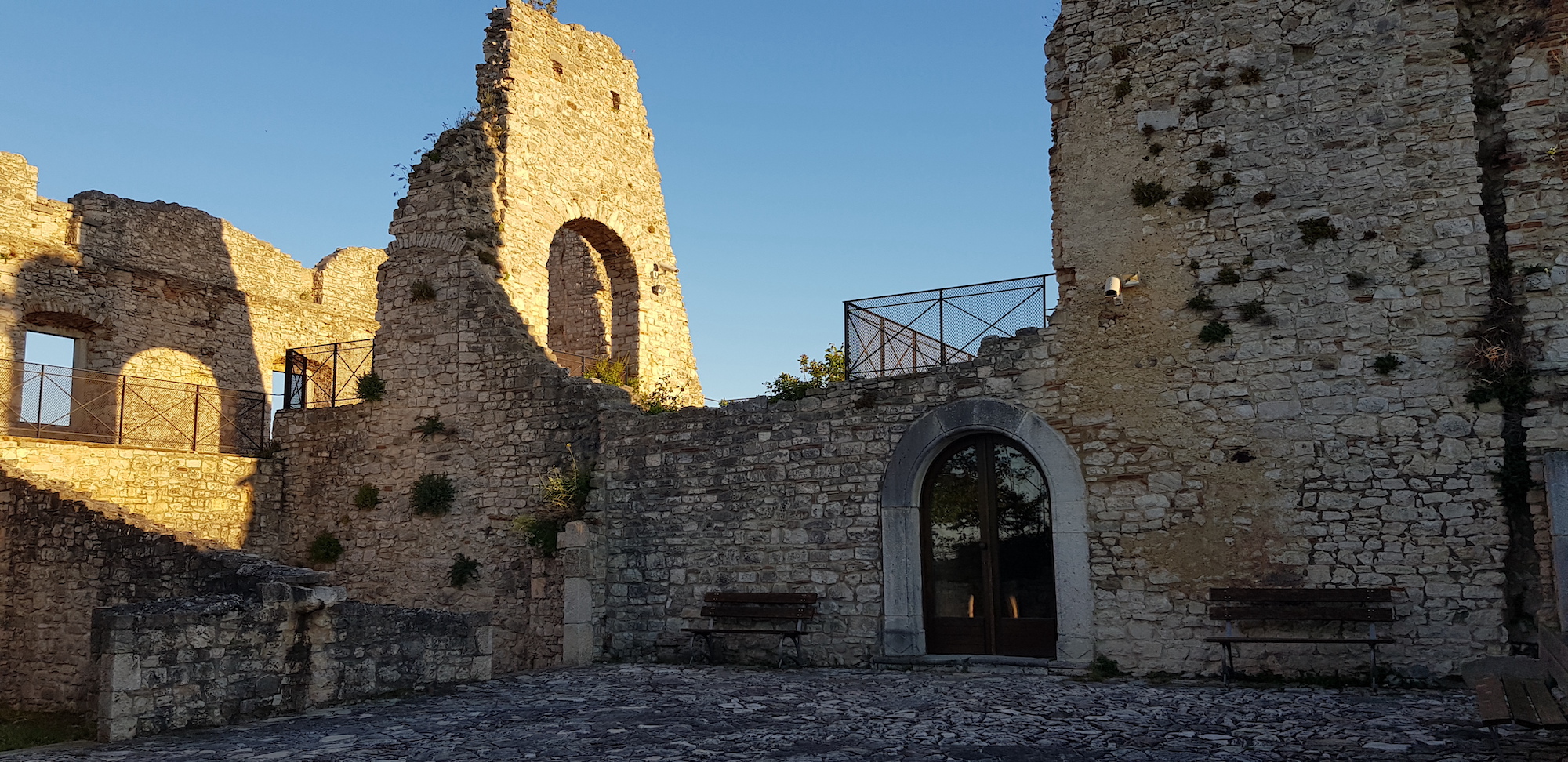 La dea Athena il Castello e la Fata
